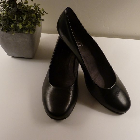 Aerosole Heels Black NIB 8.5 M - Picture 1 of 6